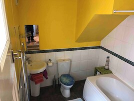 Apartment, 2 Bedrooms, City View | Bathroom
