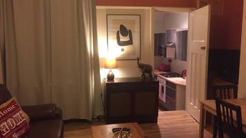 Apartment, 2 Bedrooms, City View | Living room