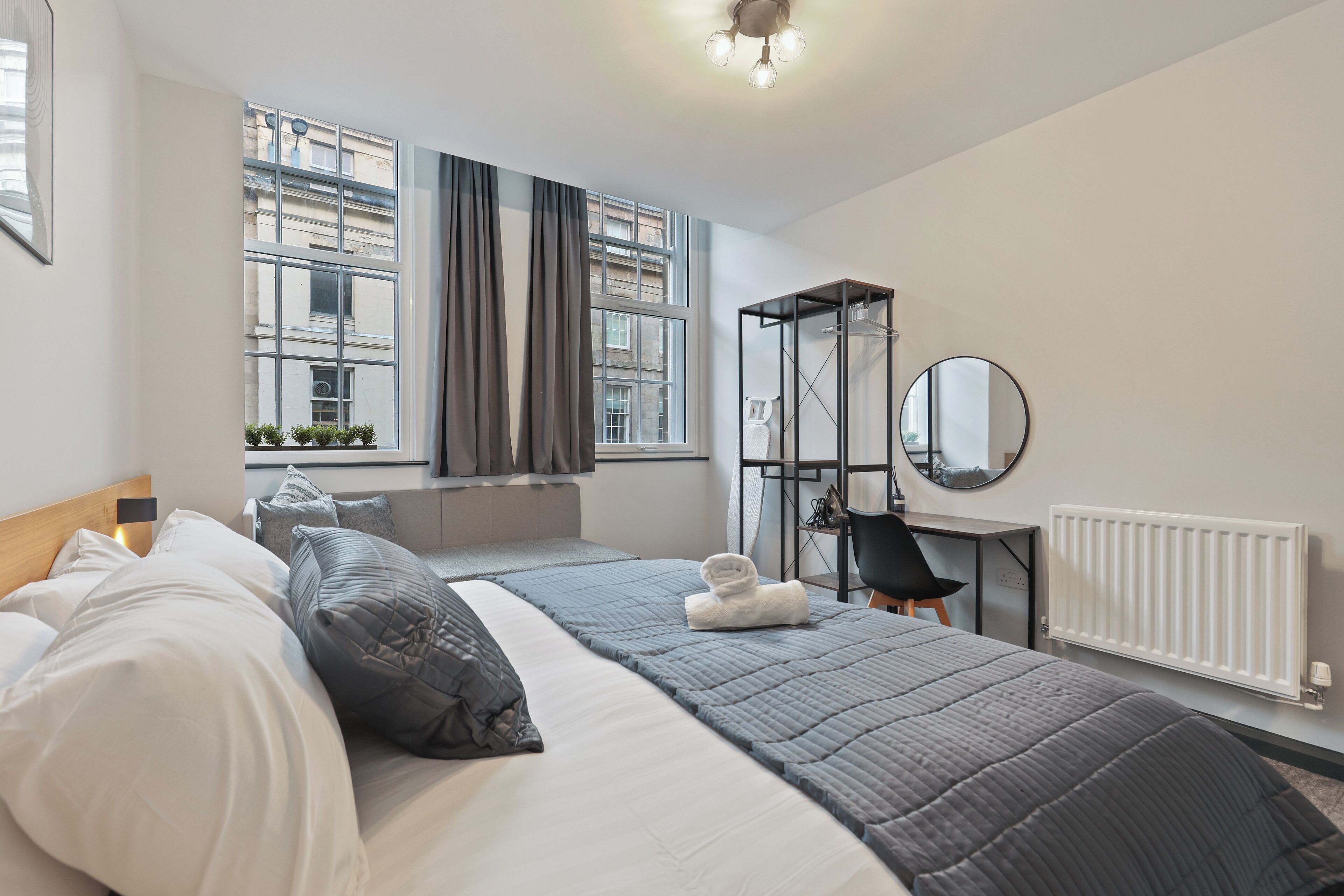 シグネチャー アパートメント | デスク、ノートパソコン用作業スペース、遮光カーテン、防音設備