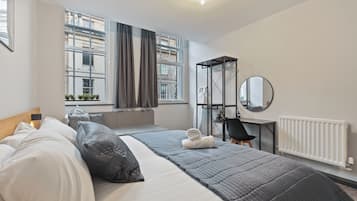 シグネチャー アパートメント | デスク、ノートパソコン用作業スペース、遮光カーテン、防音設備