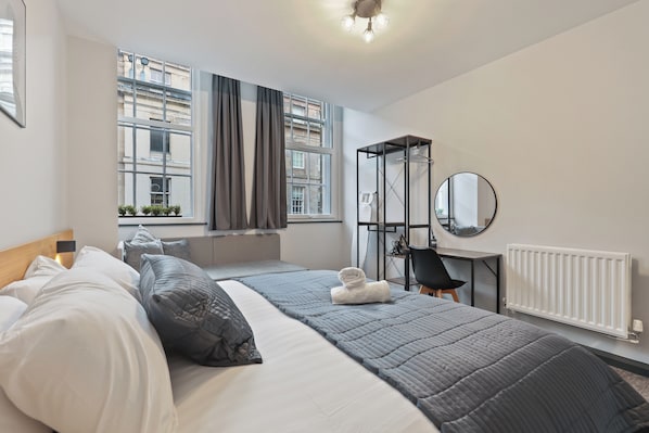 Desk, laptop workspace, blackout curtains, soundproofing - Clayton Apartments (Newcastle-upon-Tyne)