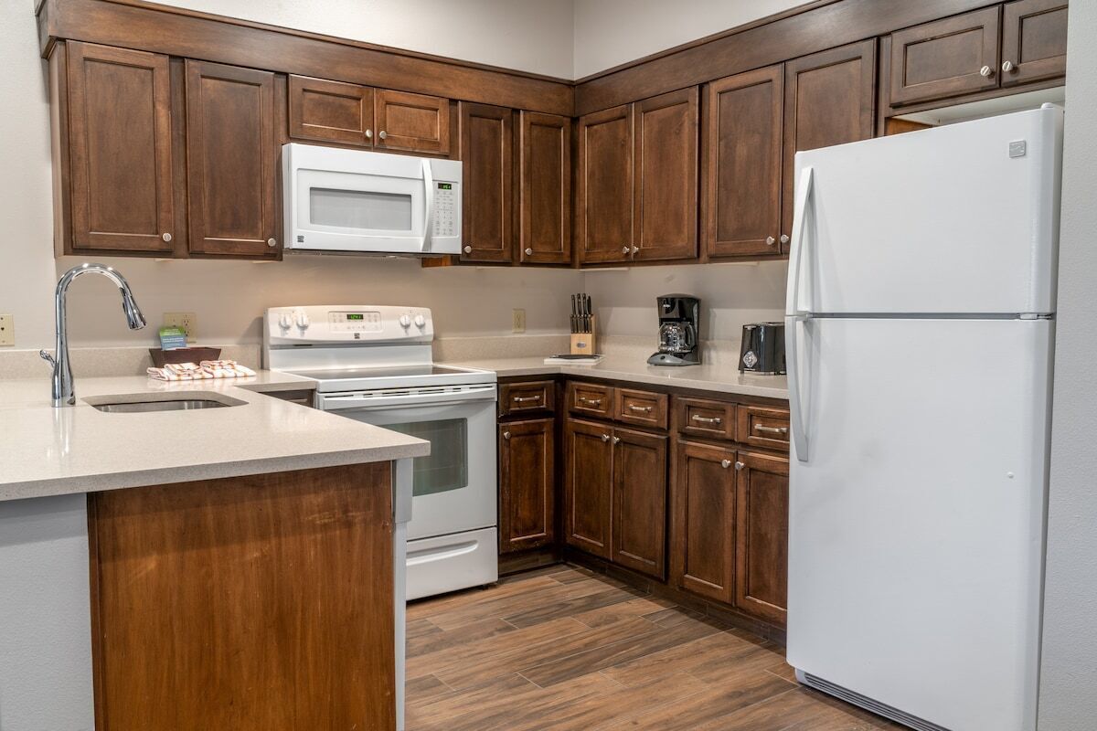 Geladeira, micro-ondas, fogão, cooktop