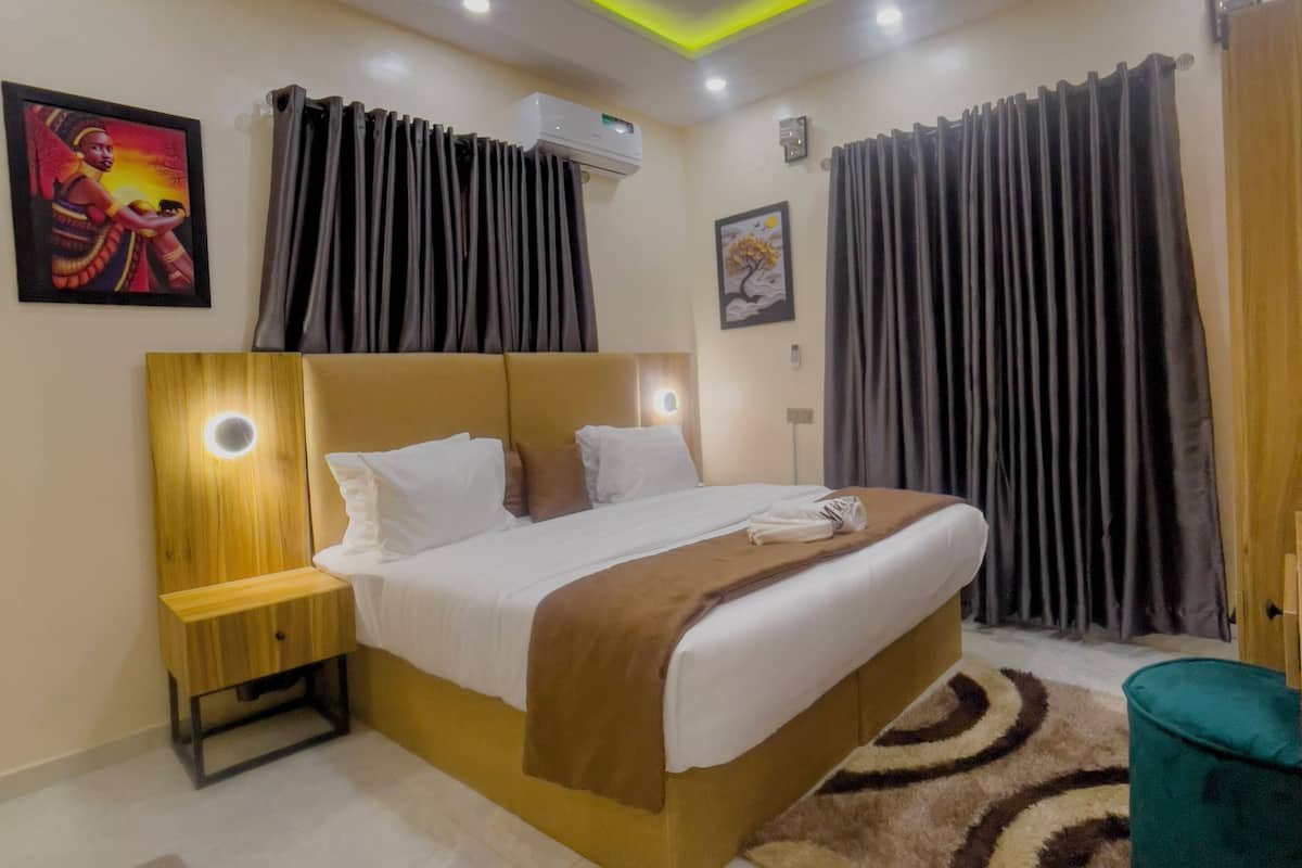 Desk, laptop workspace, free WiFi