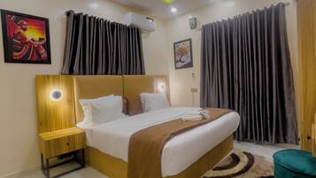 Desk, laptop workspace, free WiFi