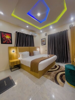 Desk, laptop workspace, free WiFi