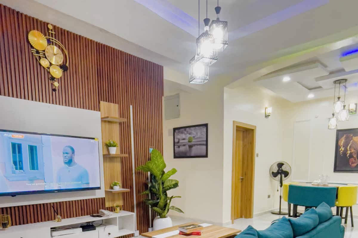 Economy Apartment | Living area