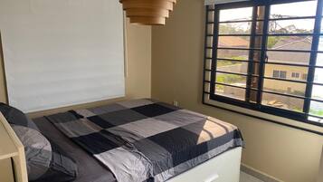 遮光窗簾/窗簾、熨斗/熨衫板、免費 Wi-Fi