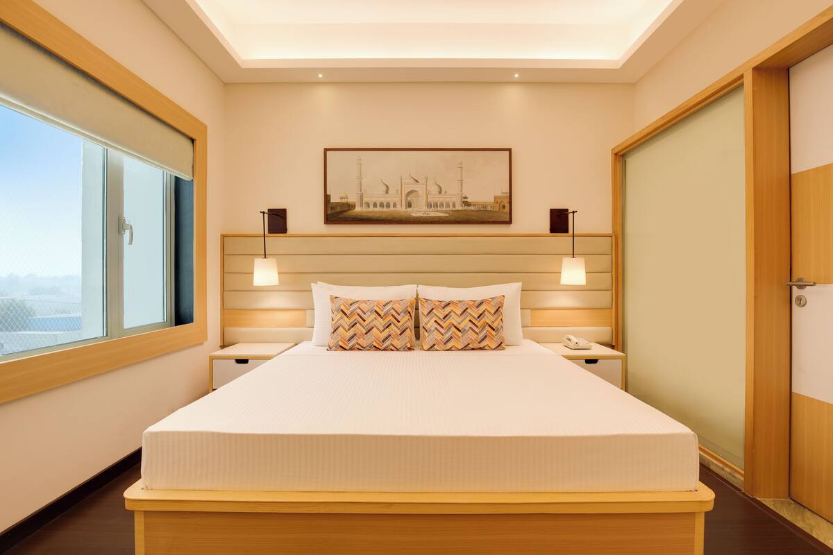 Studio Double Room | 書桌