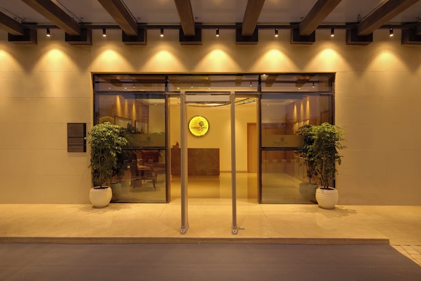 Exterior - Lemon Tree Suites Gurugram (Gurugram)