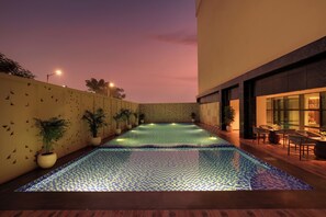 Indoor pool - Lemon Tree Suites Gurugram (Gurugram)
