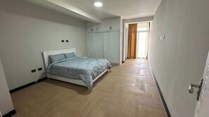 Ferros/tábuas de passar roupa, acesso à internet, roupa de cama