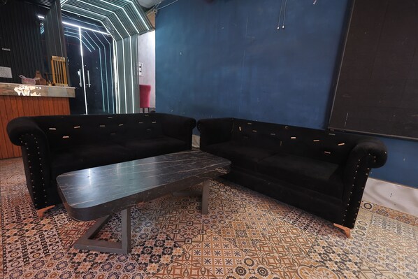 المنشأة من الداخل