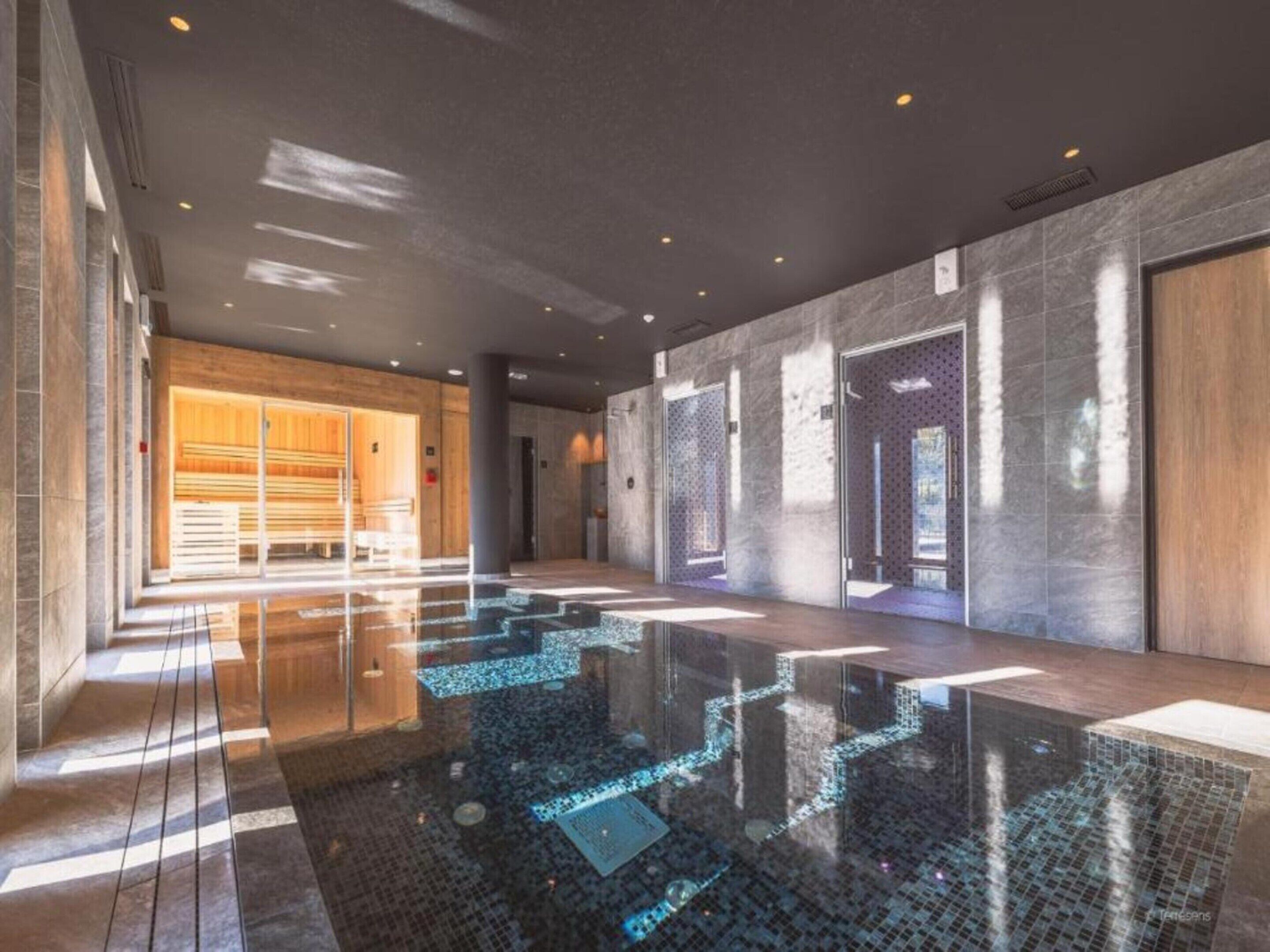 Apartment | Pool | Indoor pool, outdoor pool
