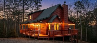 Luxury Cabin w/ New Spa, Game Room & Firepit