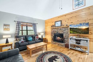 Älytelevisio, takka, pöytäjalkapallopöytä, työhuone