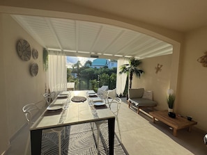 Dining - 2-bedroom condo in soothing Orient Bay. (Orient bay)