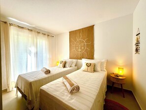 Fer et planche à repasser, accès Internet, draps fournis