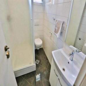 Bathroom - Apartments Lenka - One Bedroom Apartment With Balcony and Center View A3 (Sutivan)