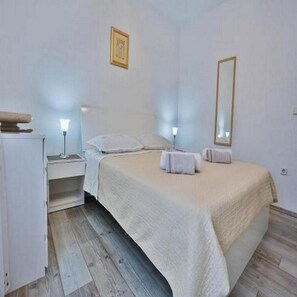 2 bedrooms - Apartments Lenka - One Bedroom Apartment With Balcony and Center View A3 (Sutivan)