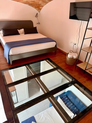 Tabla de planchar con plancha, wifi y ropa de cama 