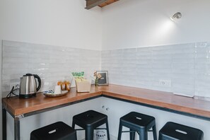 Dining - Comfort Quadruple Room with Mountain View, Wi-Fi and Air Conditioning (Calangianus)