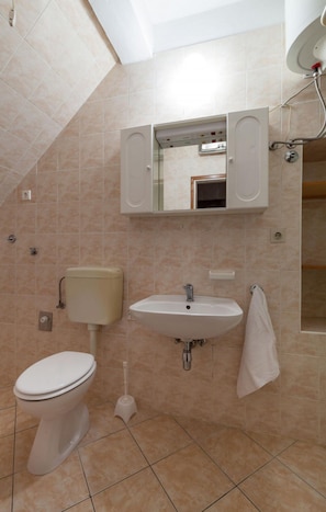 Bathroom - Apartments Nena - One Bedroom Apartment With Terrace and Sea View (Omis)
