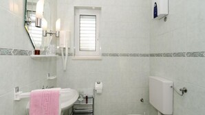 apartman | Fürdőszoba | Zuhanyzó