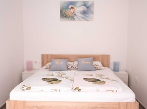 Room - Izola Spacious Apartment With Terrace and Patio - Three Bedroom Apartment With Terrace (Izola)