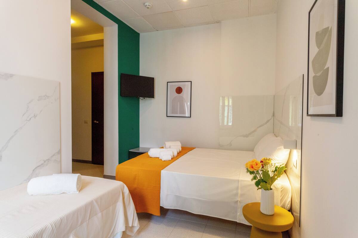 Classic Triple Room | Desk, free WiFi