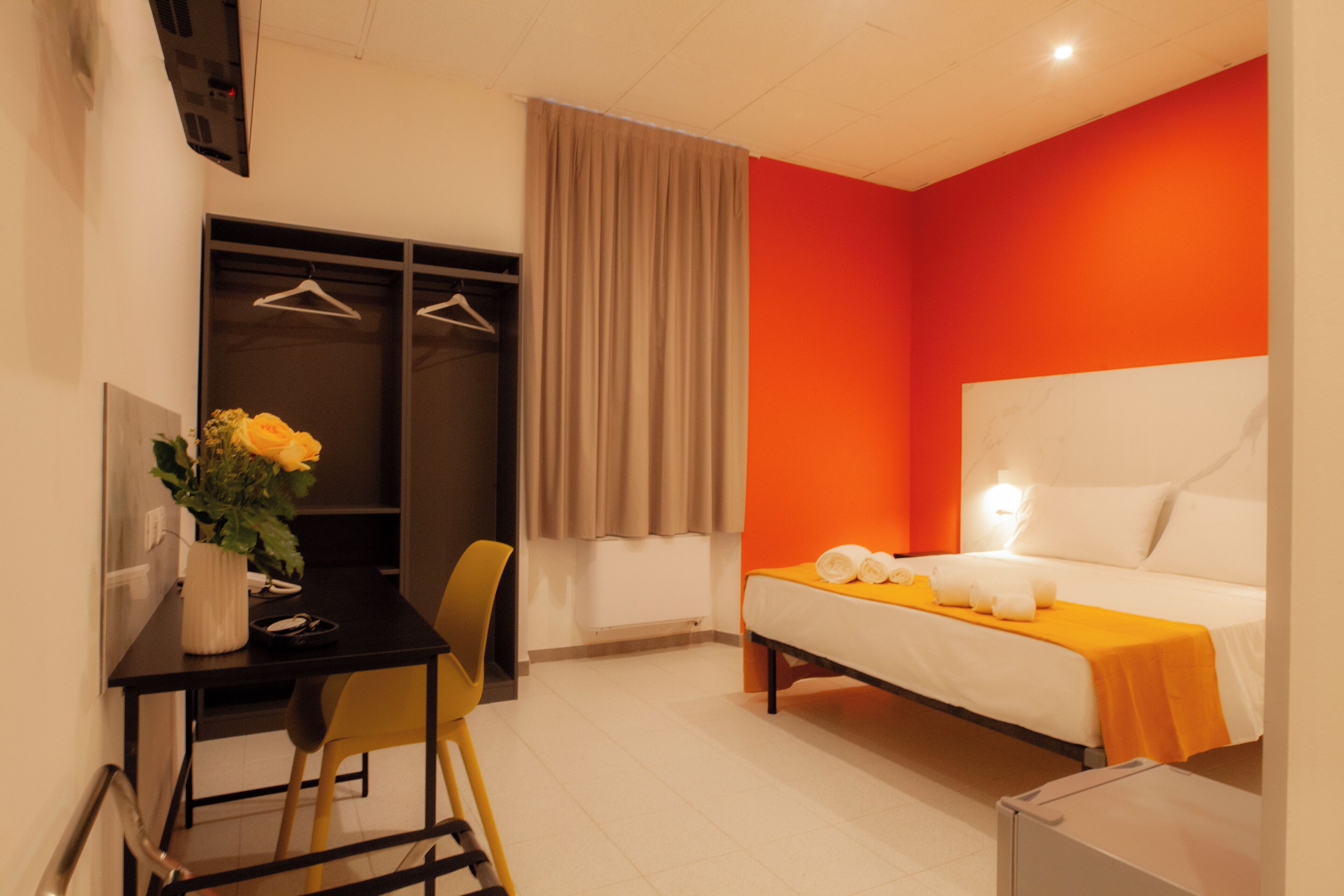 Deluxe Double or Twin Room | Desk, free WiFi