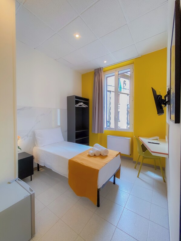 Standard Single Room | Desk, free WiFi - RRRapido Hotel (Sesto San Giovanni)