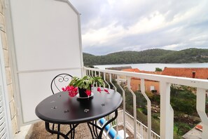 Balcony - Apartments Nodilo - Standard One Bedroom Apartment With Balcony and Sea View (Mljet)