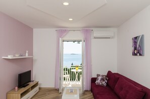 Living room - Apartments Marmo - One Bedroom Apartment With Balcony and Sea View (Zupa dubrovacka)