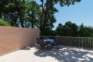 Outdoor dining - Apartments Marmo - One Bedroom Apartment With Balcony and Sea View (Zupa dubrovacka)