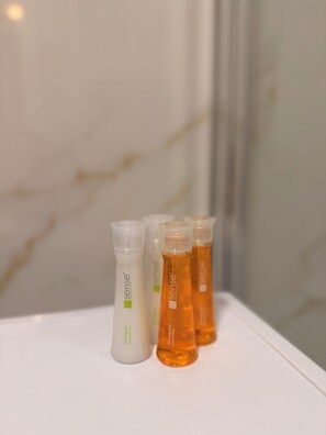 Hair dryer, towels, soap, toilet paper - Mountain Stay Aparthotel Brasov (Brașov)