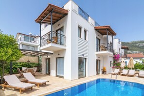 Pool - Lovely three bedroom villa perfectly located in Kalkan (kalkan)
