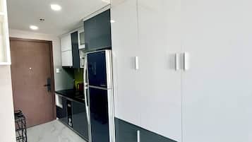 Luxury Apartment, Balcony, City View | Private kitchen