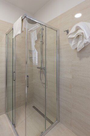 Apartment | Bathroom | Shower, hair dryer - Amorino of Dubrovnik Apartments - Studio Apartment With Terrace and Sea View (Dubrovnik)