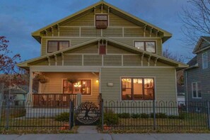 Exterior - Main Street Retreat-Charming Downtown Home w/Views (Red Lodge)