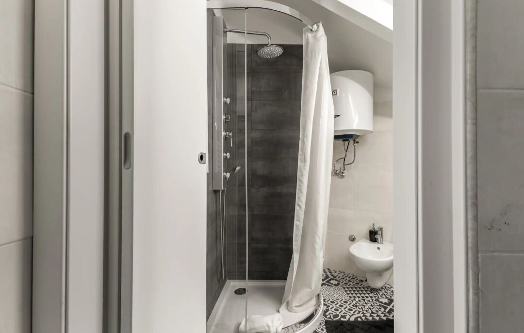 Dusche, Haartrockner, Bidet, Handtücher