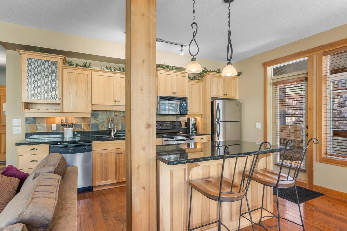 ثلاجة، فرن، موقد طهي مسطح، غسالة أطباق