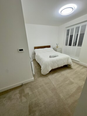 Iron/ironing board, WiFi, bed sheets - A Beautiful home near Bluewater shopping centre in Kent. (Greenhithe)
