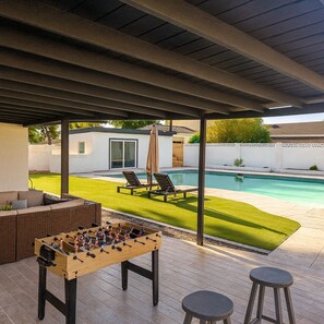 Terrace/patio - Desert Chic Retreat: Private Poolside Relaxation, Adventure Trails & Outdoor Fun (Phoenix)