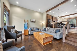 Smart TV, fireplace - Villagewalk #23 Townhouse (Sun Peaks)