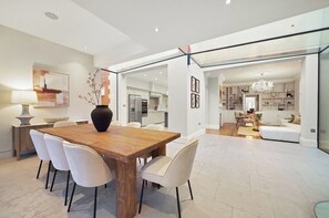 Dining - GRAND MANOR HOUSE WIMBLEDON (London)