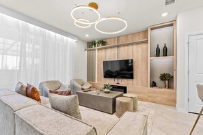 House | 5 bedrooms, desk, Internet - Designer 5BR Gameloft Foam Pit Lazy River 16164 (Clermont)