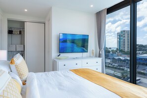 1 bedroom, iron/ironing board, free WiFi, bed sheets - Lowlands modern condo with pool and gym access steps away from Mullet Bay Beach (Sint Maarten)