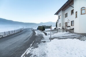 Property grounds - Apartment "Paula" with Mountain View, Private Terrace and Wi-Fi (Leutasch)