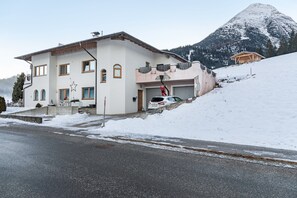 Exterior - Apartment "Paula" with Mountain View, Private Terrace and Wi-Fi (Leutasch)