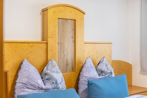 Interior - Apartment “Paula” with Mountain View, Private Terrace and Wi-Fi (Leutasch)